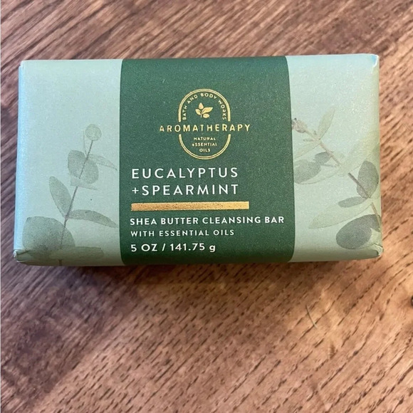 Aromatherapy
Eucalyptus Spearmint
Shea Butter Cleansing Bar - Picture 1 of 5